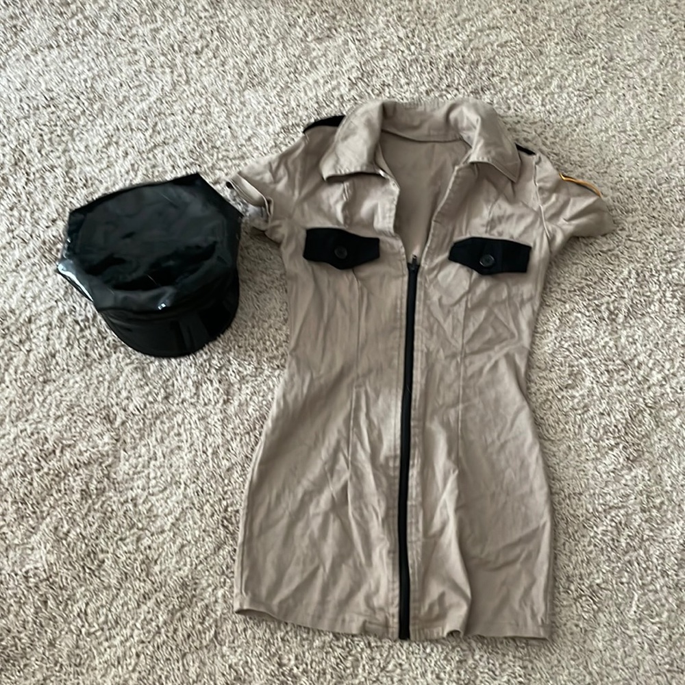 Leg Avenue Sexy cop costume